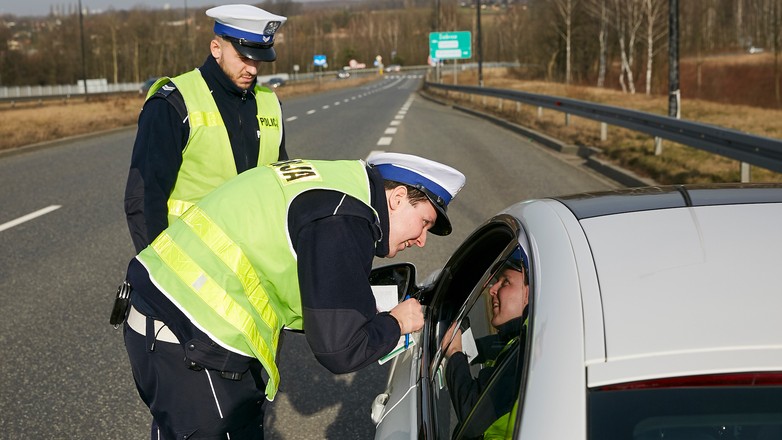 Kontrola drogowa: zmienia się... niewiele. W szczególności nie zmieniają się powody, dla których podczas kontroli warto być – względem kontrolującego  grzecznym i rzeczowym