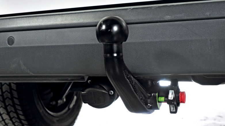 Montaż haka holowniczego krok po kroku