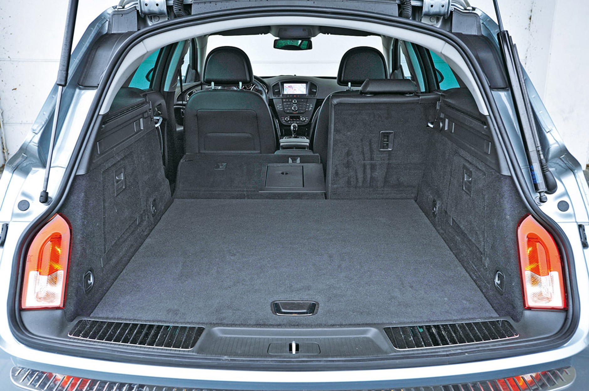 Mazda 6 kontra Skoda Superb i Opel Insignia: czy kombi może być luksusowe?