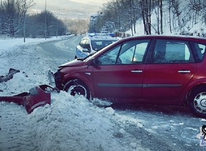 Złodzieja przerosły zimowe warunki. Rozbił samochód zaraz po kradzieży