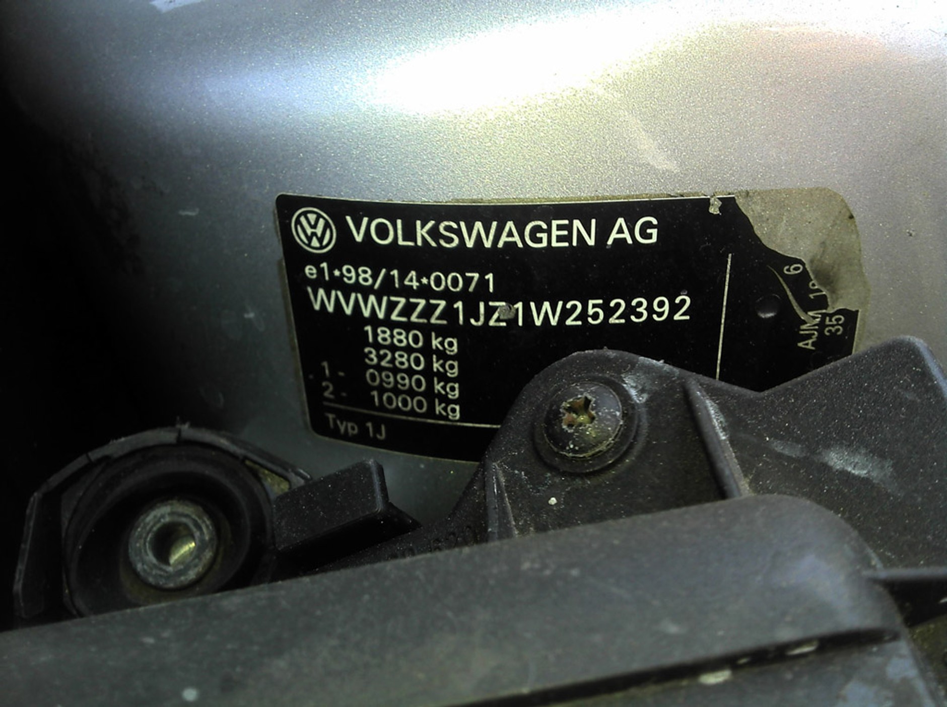 Szukamy auta z ogłoszenia. VW Golf: smutny samochód na lewych tablicach