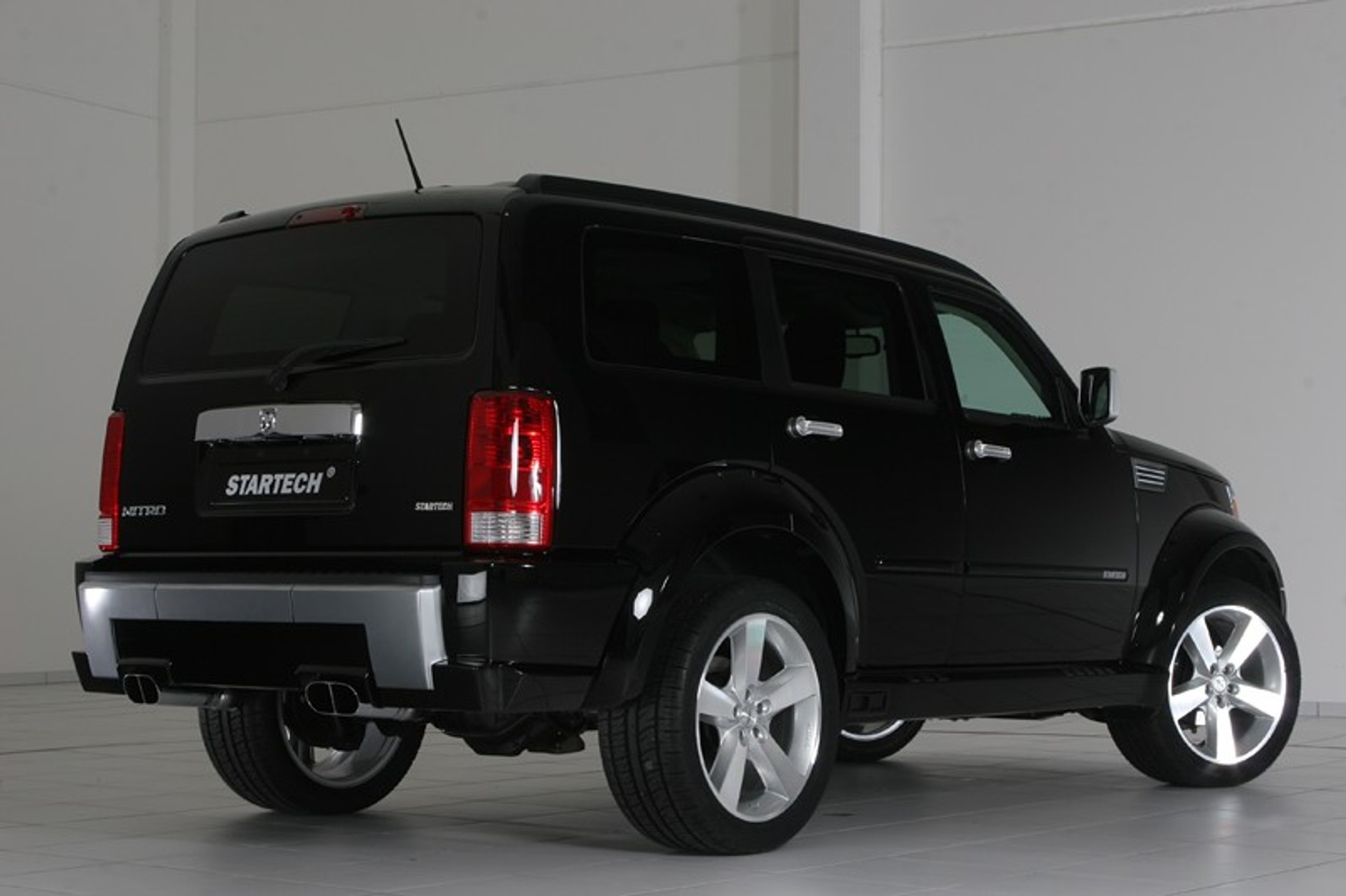 Startech Dodge Nitro - tuning wraz z debiutem