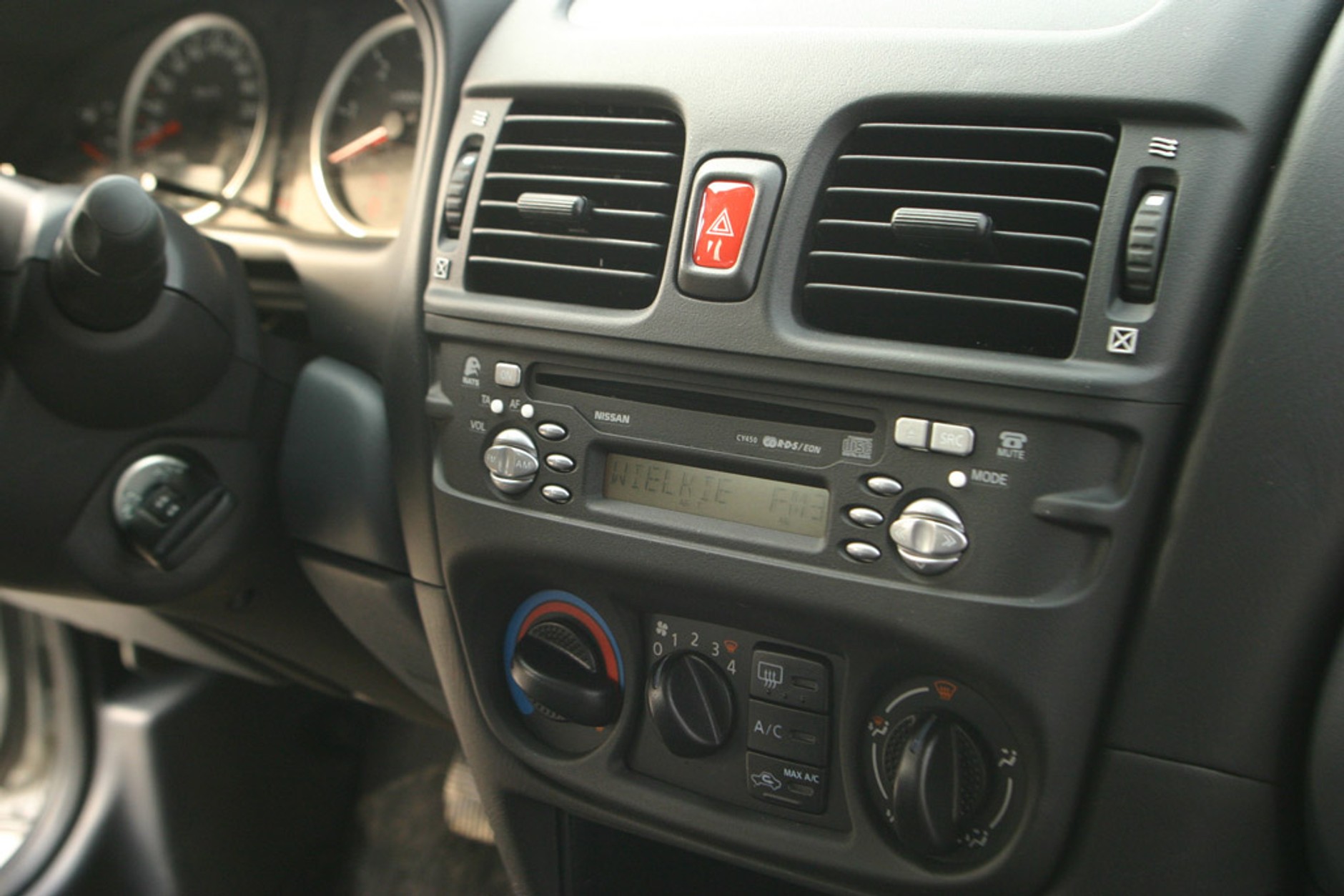 Nissan Almera: radzimy co kupić, diesla a może benzynę