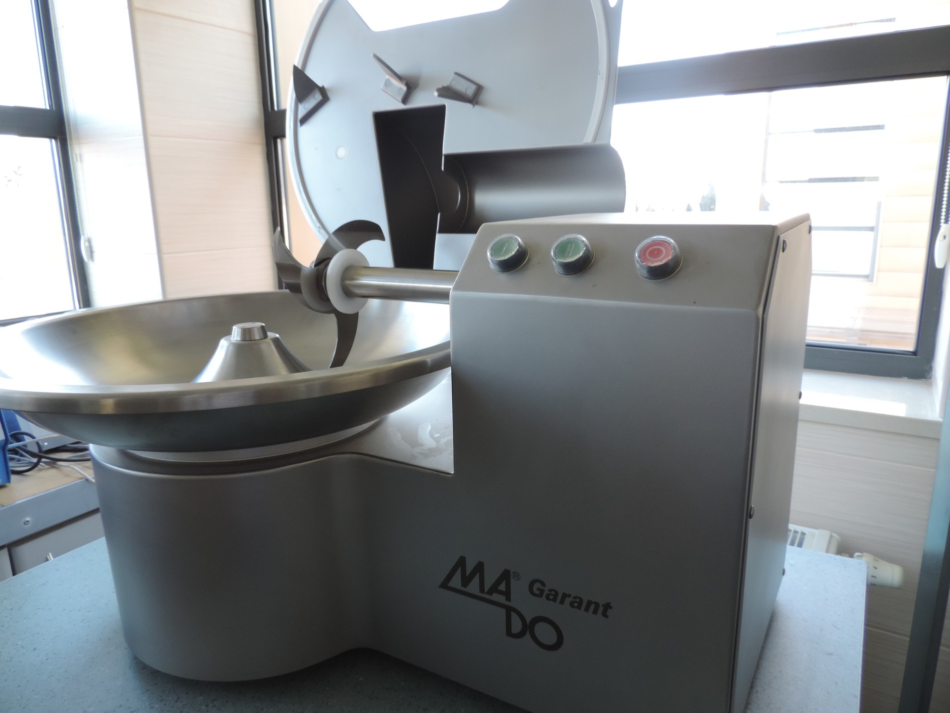 Urządzenie do wstępnego rozdrabniania gruntu