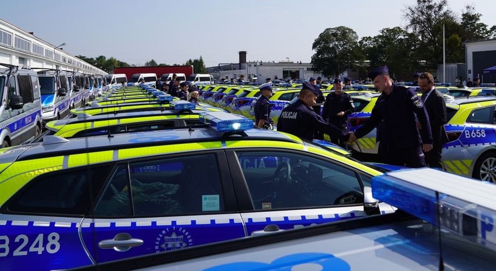 Policja była na dużych zakupach. 36 nowych radiowozów