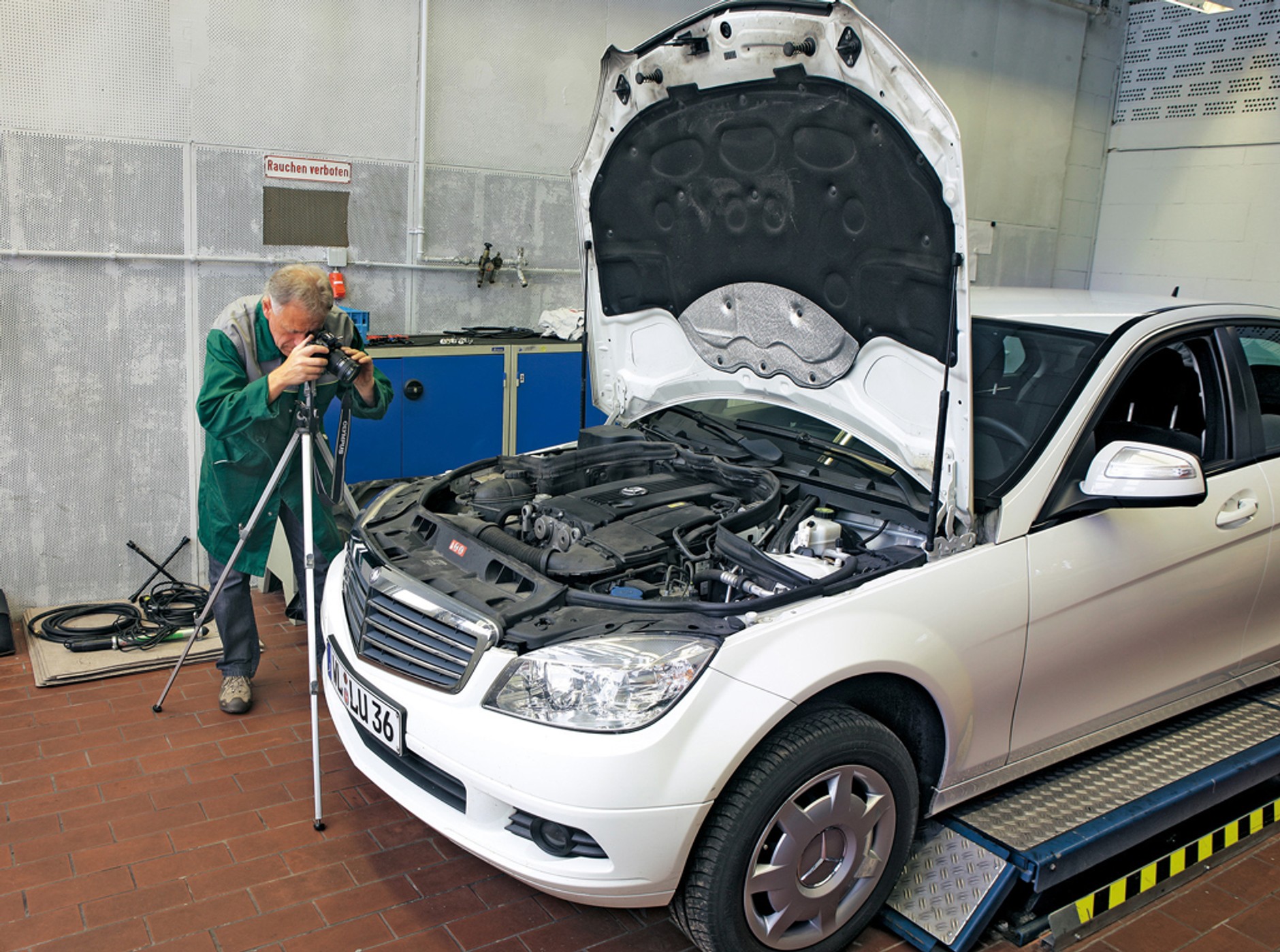 Mercedes C 180 Kompressor - Biały Mercedes zjeżdża do boksu (Test długodystansowy)