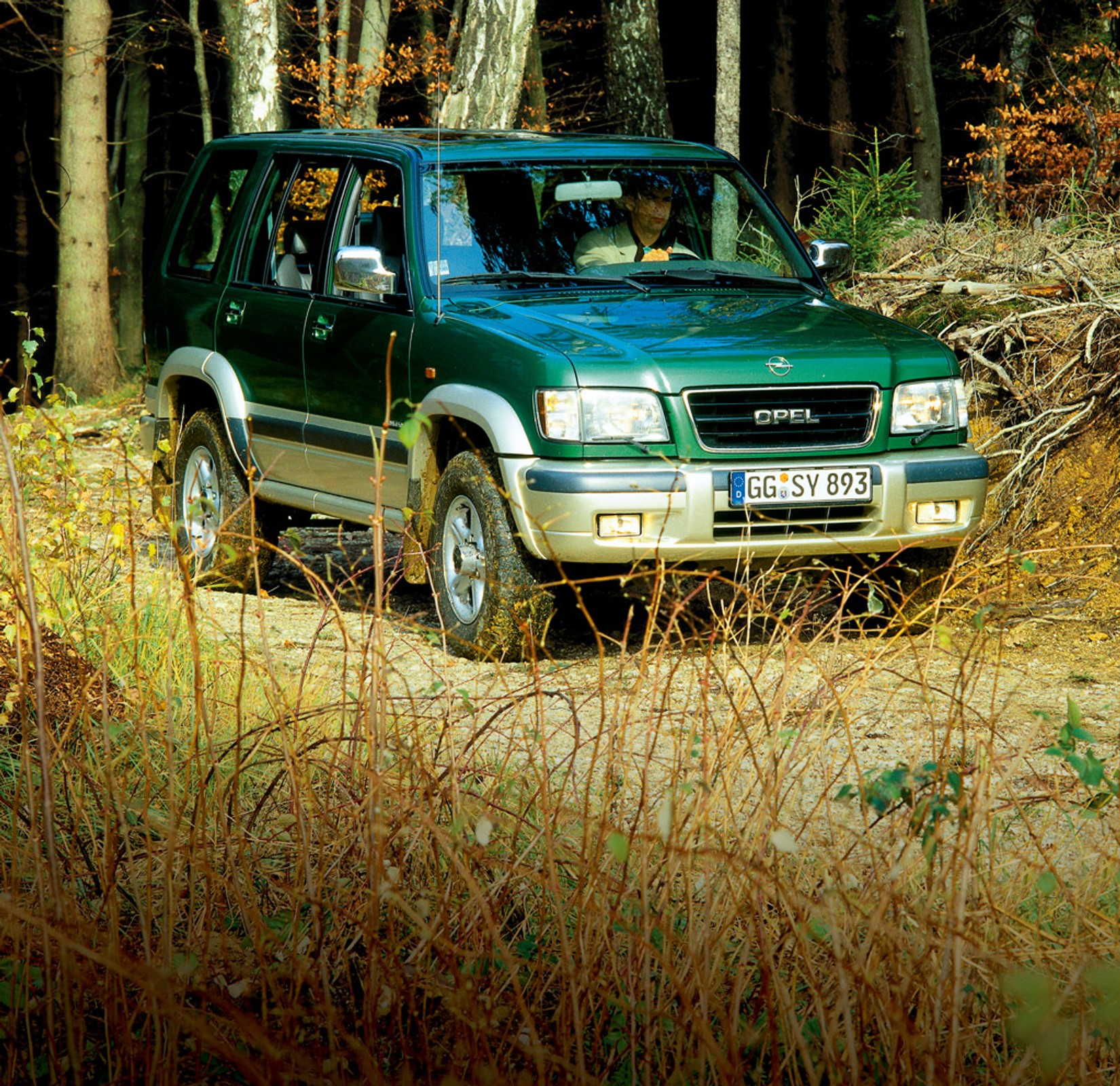 Opel Monterey: uniwersalny żołnierz