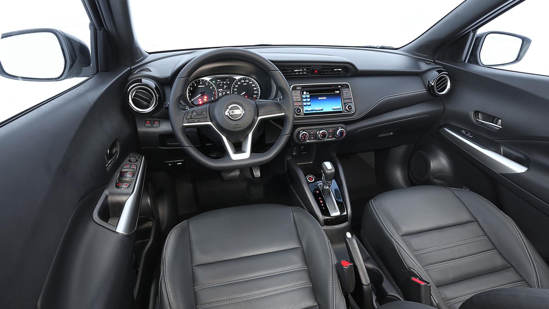 Wnętrze wersji dostępnej na rynku brazylijskim. Nissan Kicks