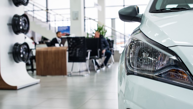 Sprzedaż nowych aut