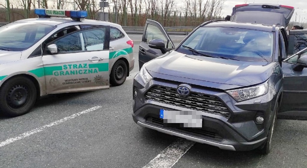 Toyota RAV4 odzyskana przez polsko-niemiecki patrol Straży Granicznej