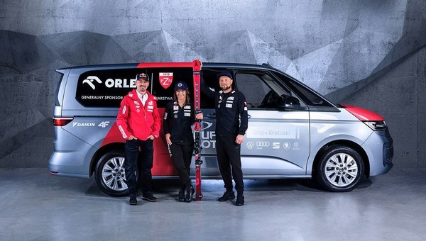 Polscy skoczkowie zmieniają auta. W tym sezonie pojadą na konkursy Volkswagenami