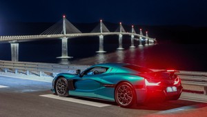 Rimac przejechał po pięknym chorwackim moście Pelješac. Na Izerę ciągle czekamy... 
