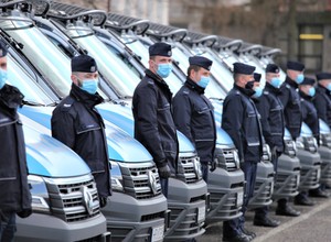 Policyjne radiowozy już odebrane - 124 furgony za 33 mln zł