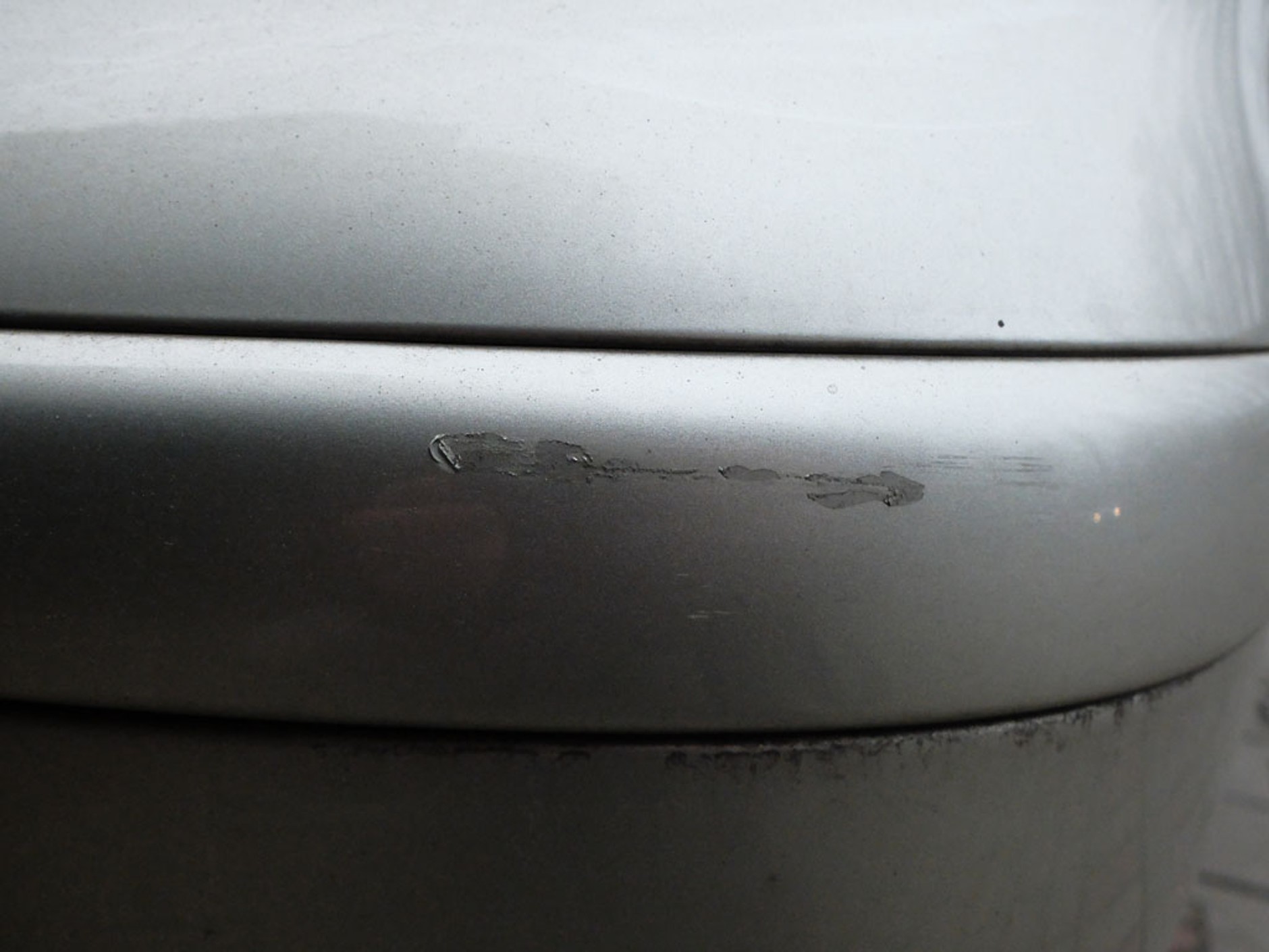 Zderzaki, osłony, plastiki – powody do obniżenia ceny