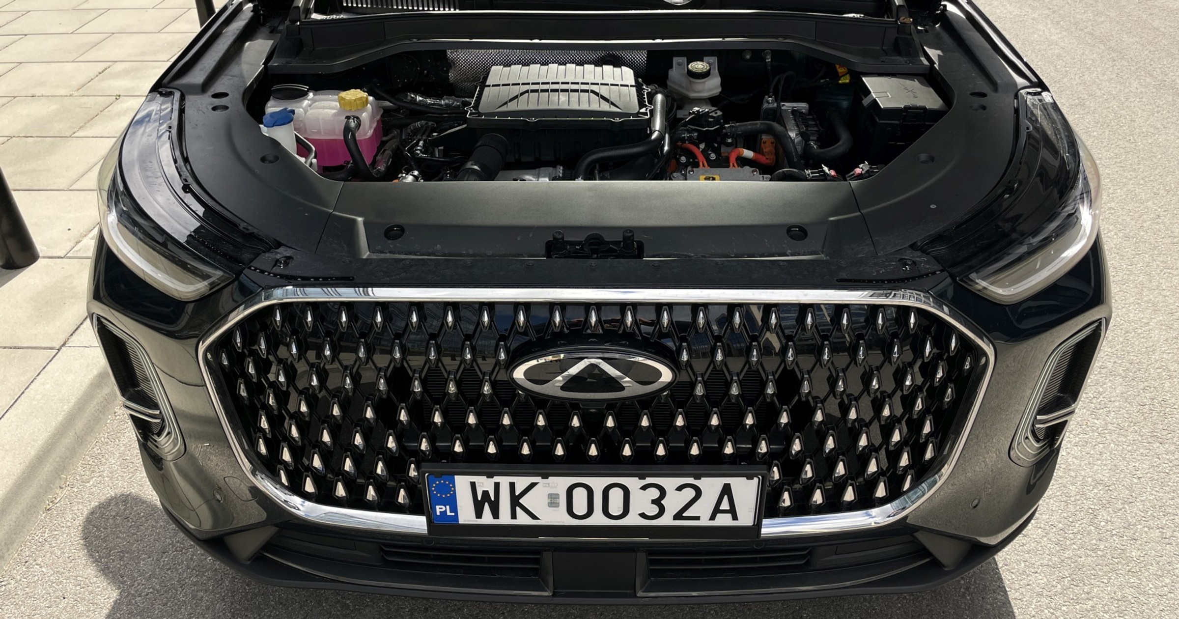 Hybrydowy chiński SUV Chery Tiggo 9
