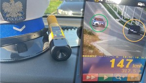 Policjanci przerwali wyścig. Kierowcy BMW i Toyoty po zatrzymaniu zbili piątki