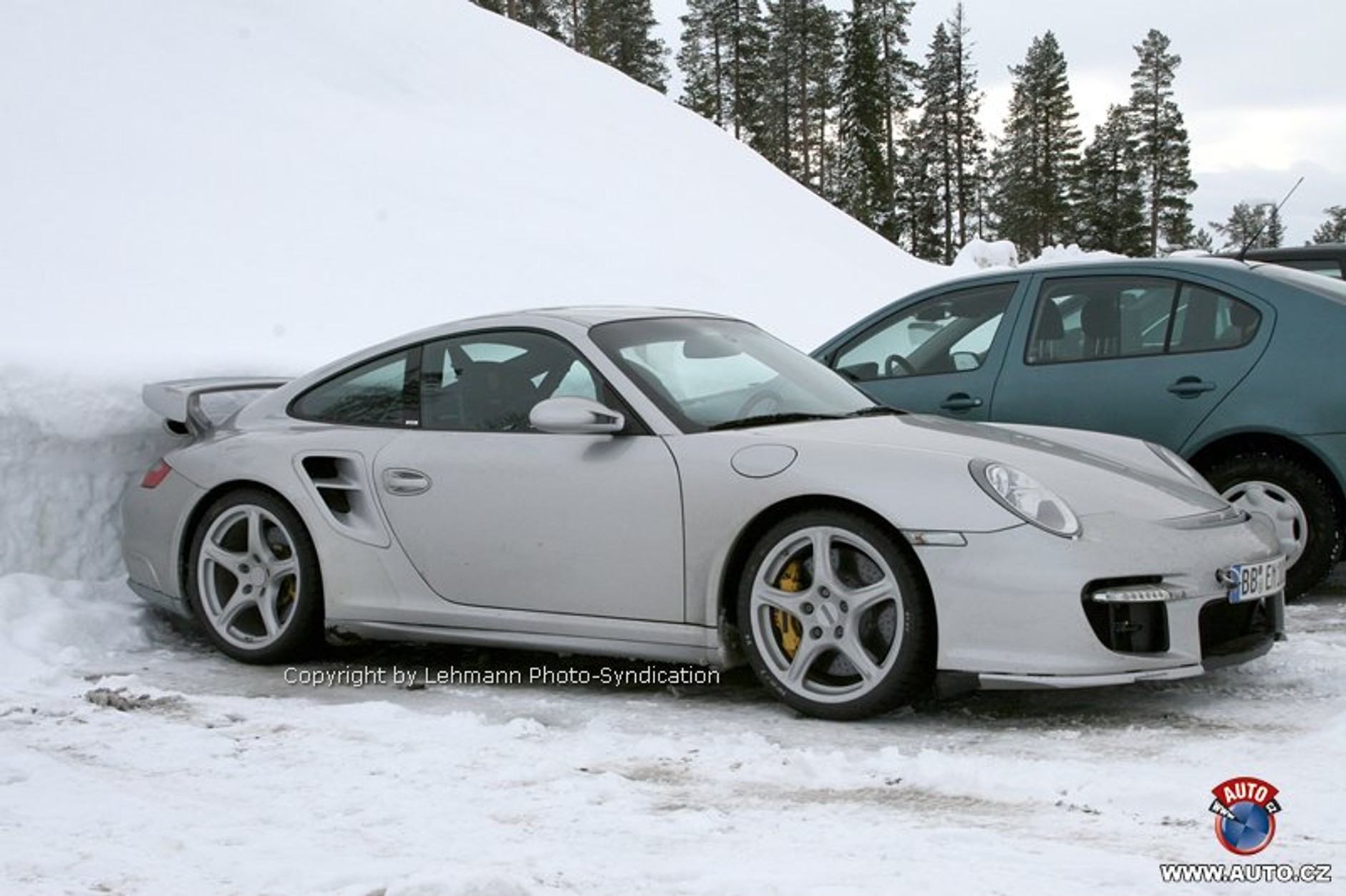 Zdjęcia szpiegowskie: nowe Porsche 911 GT2