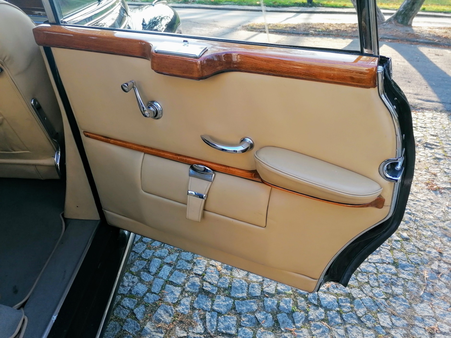 Mercedes 300d - rządowa limuzyna z czasów PRL