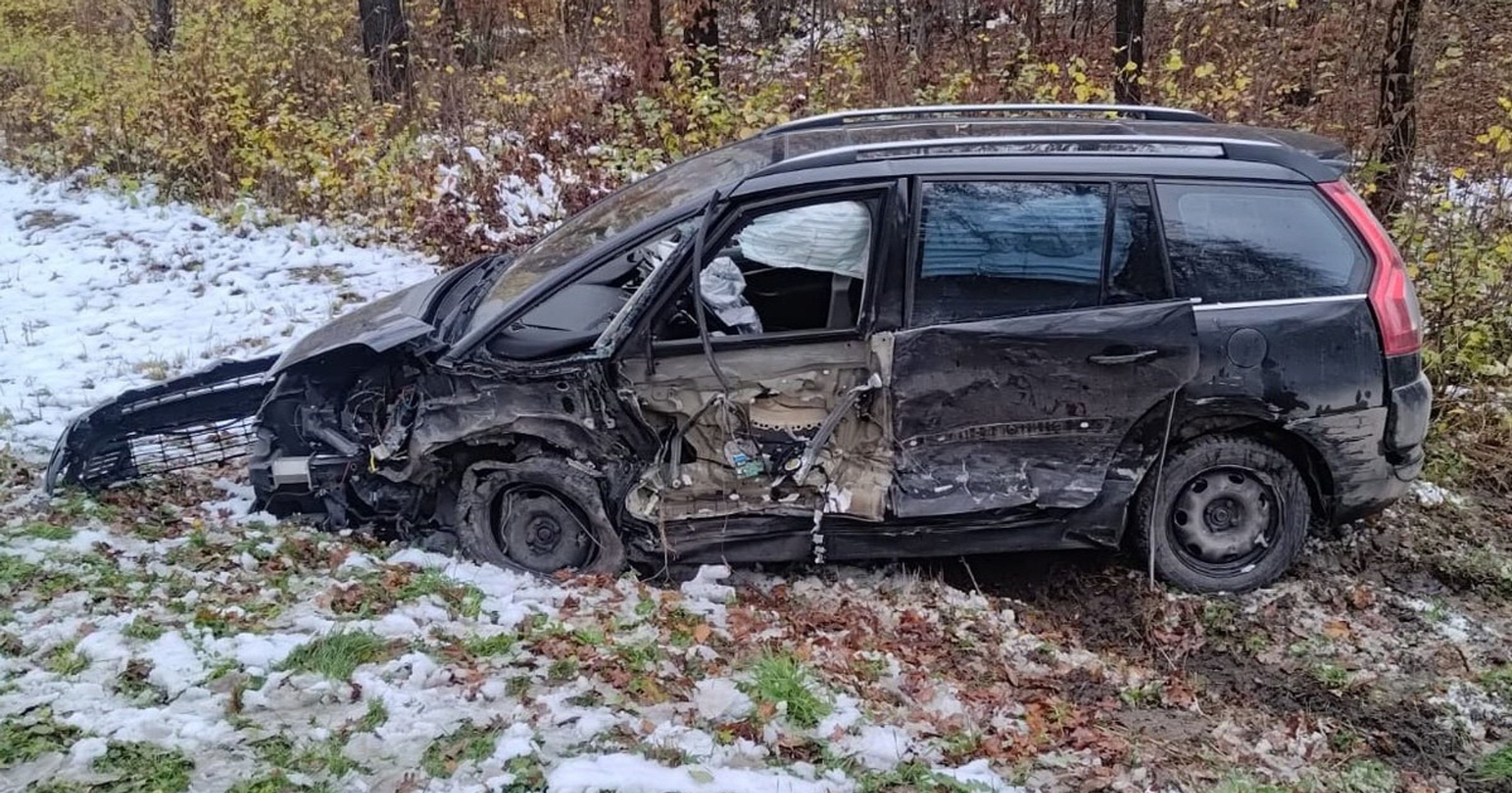 18-latek stracił panowanie nad pojazdem i spowodował wypadek