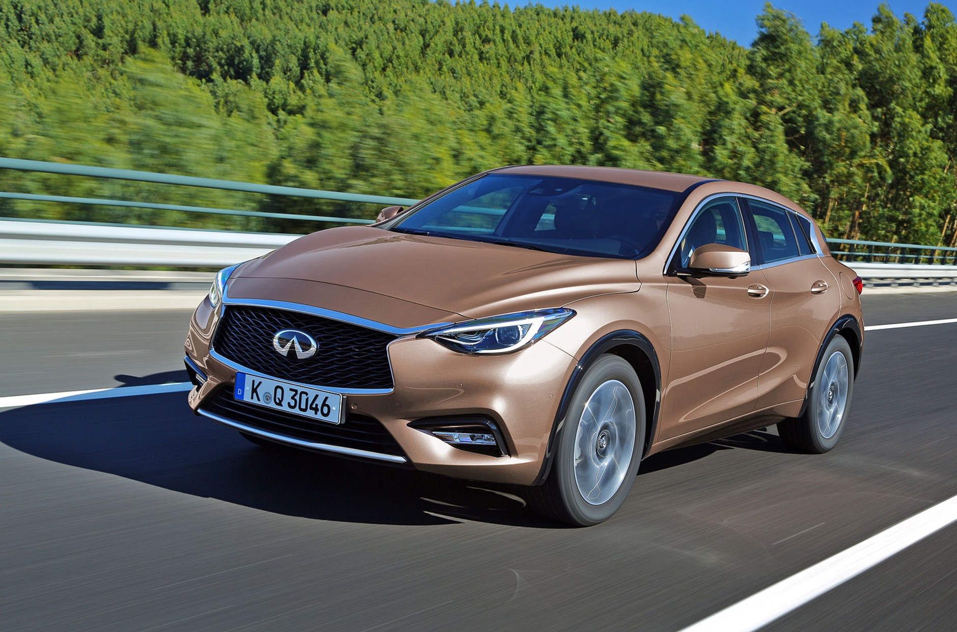 Infiniti Q30: rozpoczęto produkcję seryjną