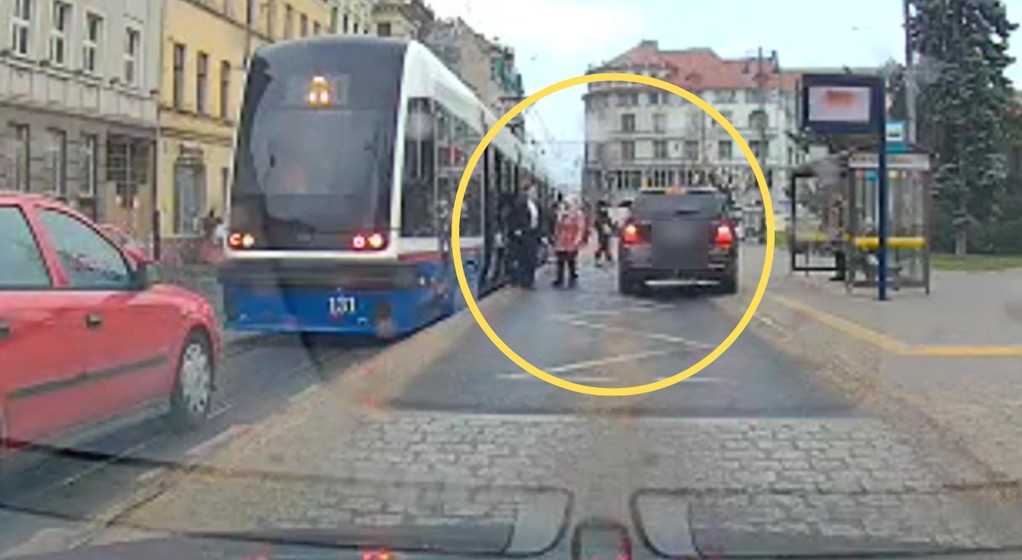 Dla kierowcy Mercedesa "żmijka" to tylko sugestia