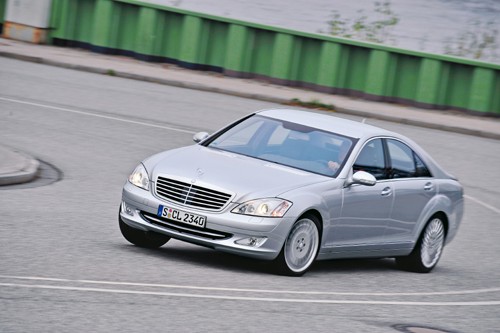 Audi A8 4.2 FSI kontra BMW 740i i Mercedes S 450 - Limuzyny z nieco innego świata
