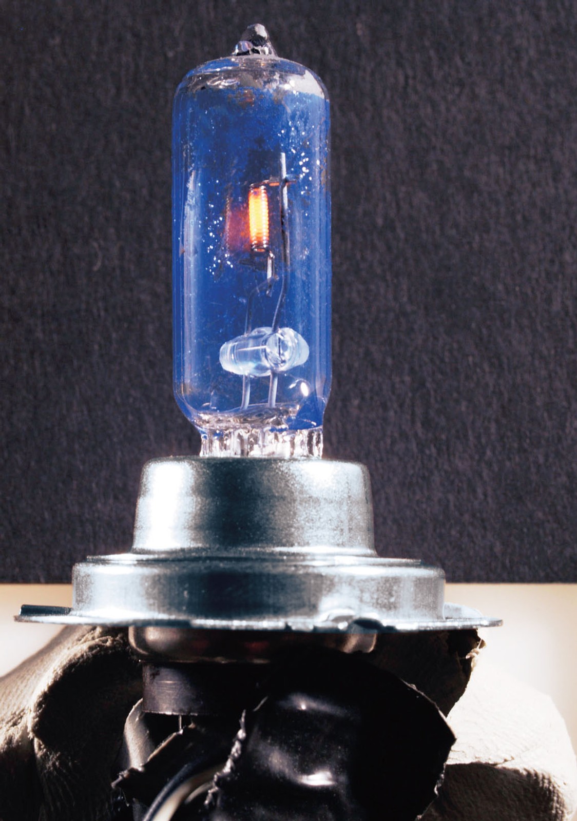 Niebieskie żarówki świecą lepiej?