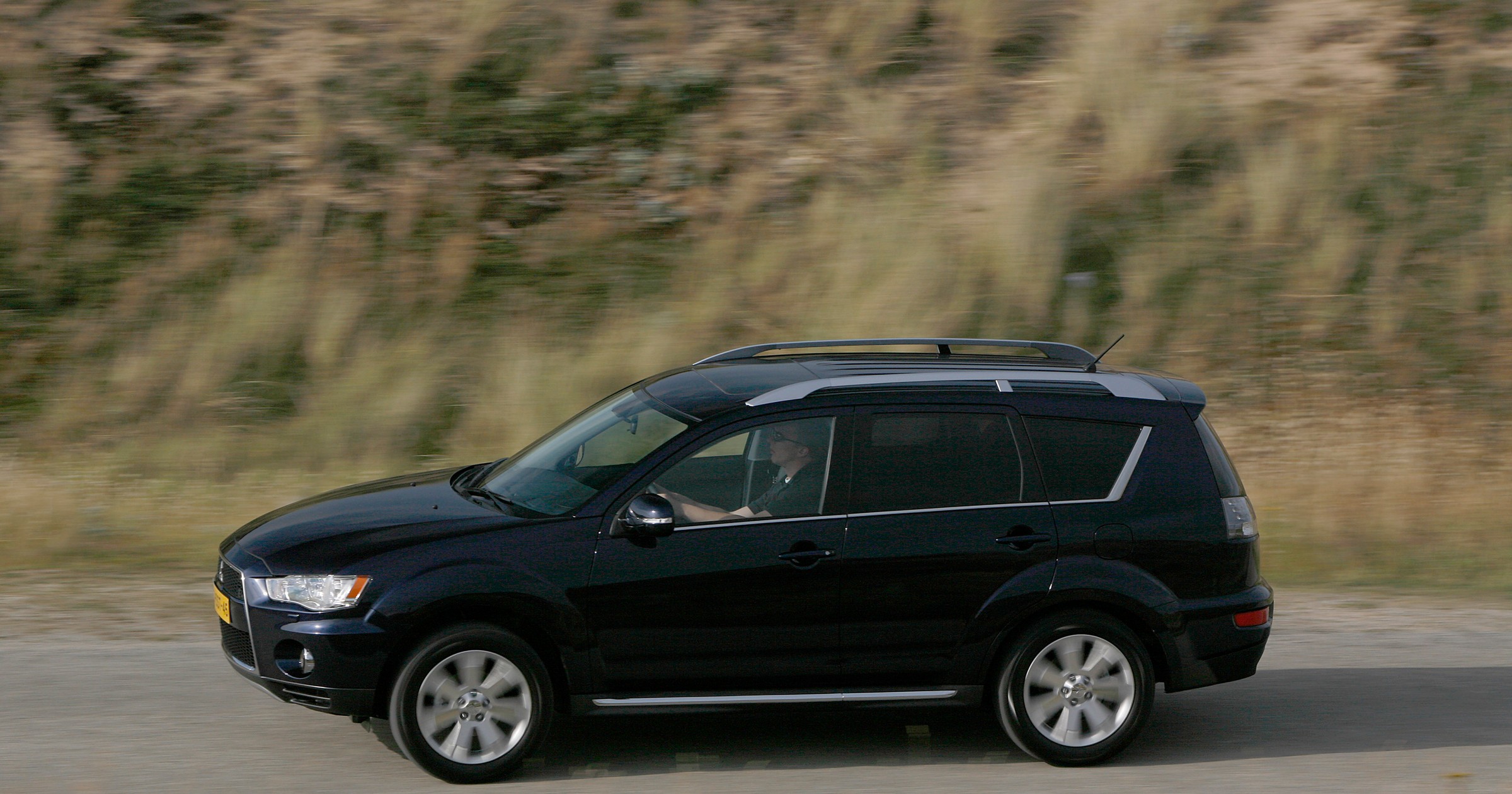Mitsubishi: modele Outlander 2.4 MIVEC i 2.2 DID z homologacją ciężarową na 5 osób