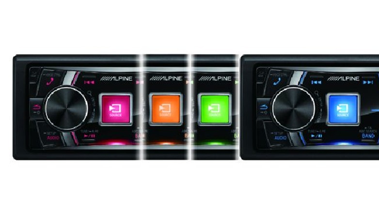 Alpine CDE-178BT, czyli radio samochodowe z systemem powiadamiania o wiadomościach na Facebooku.