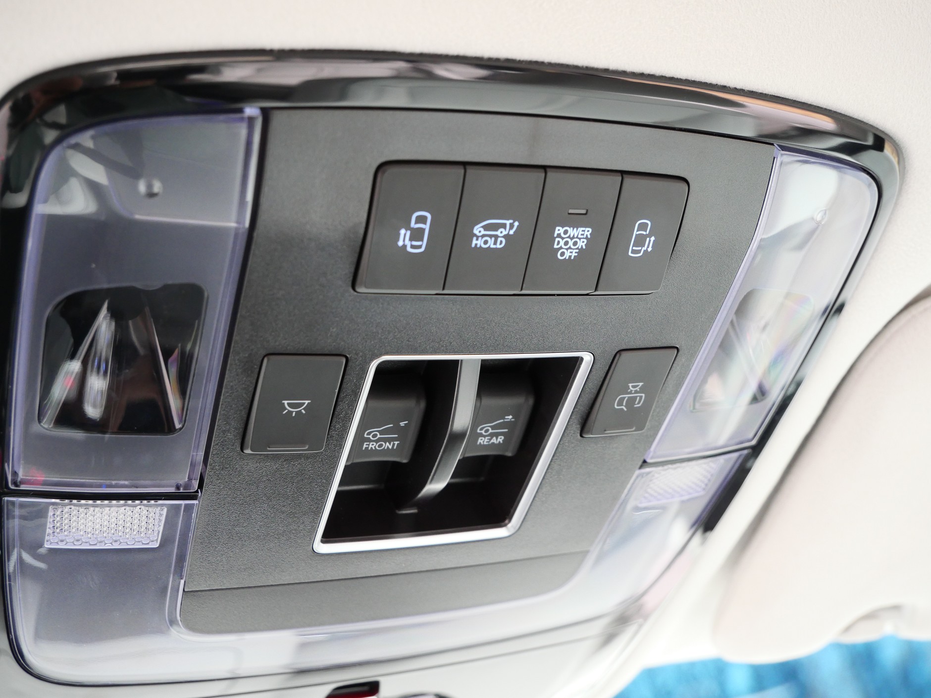 Hyundai Staria 1.6 T-GDi HEV (225 KM) Luxury