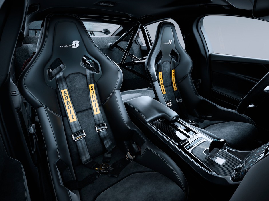 Jaguar XE SV 8