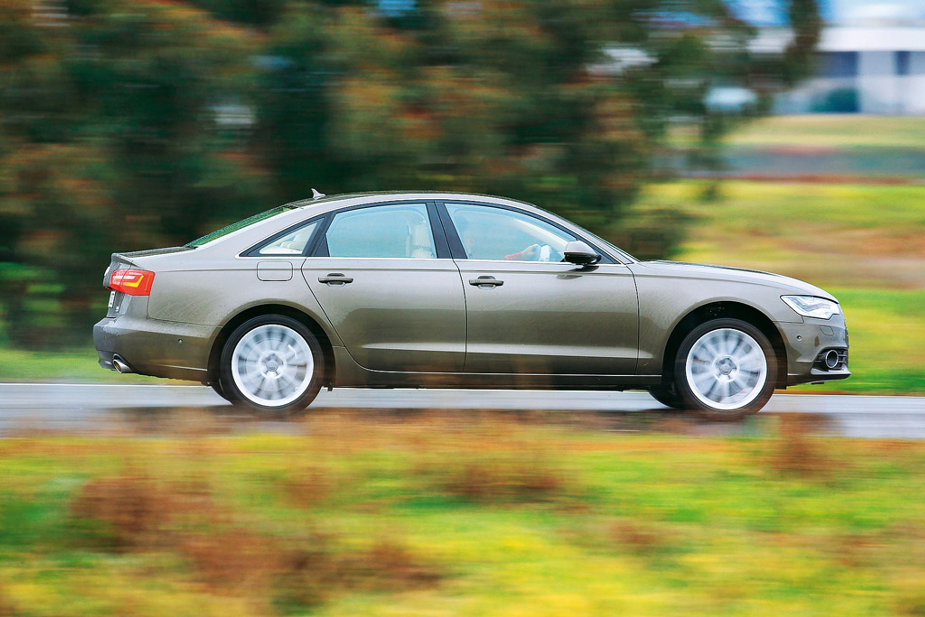 Audi A6 kontra BMW 5 i Mercedes klasy E: klasowe starcie odwiecznych rywali