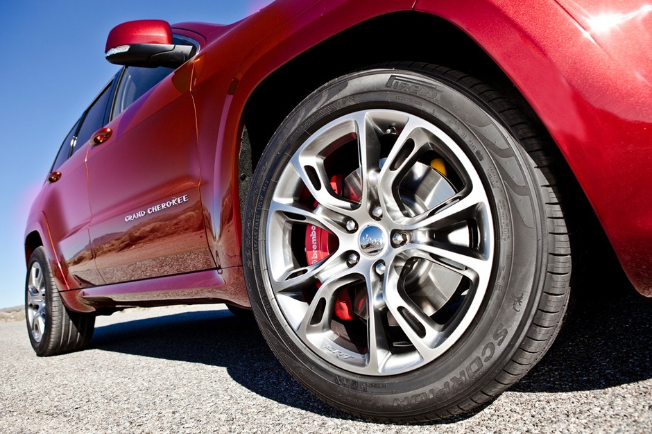 Jeep Grand Cherokee SRT8 – SUV-wyścigowiec