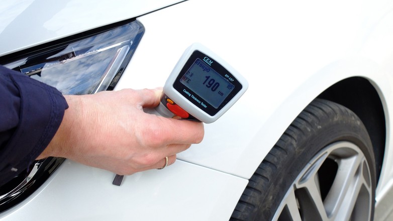 Warto mieć taki miernik grubości lakieru, ktory działa i na stali, i na aluminium