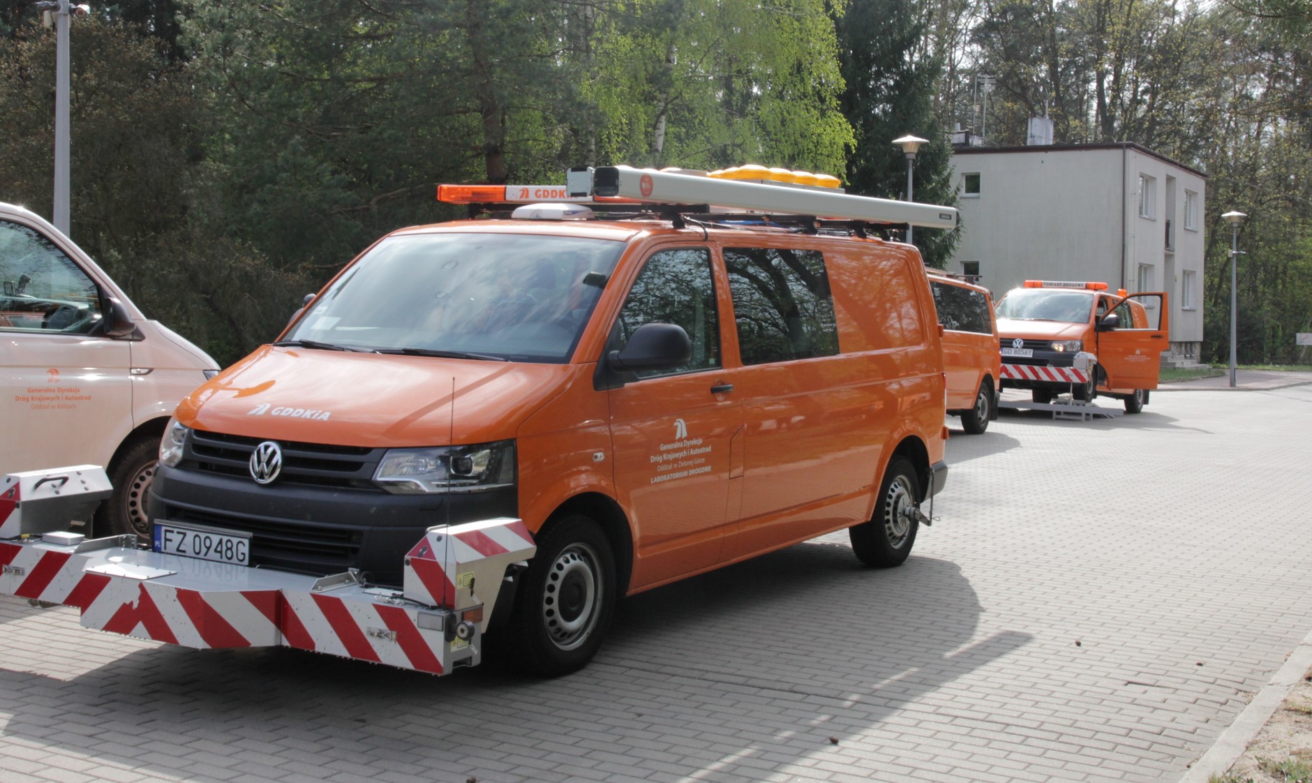 Pojazd wyposażony w sprzęt diagnostyki nawierzchni