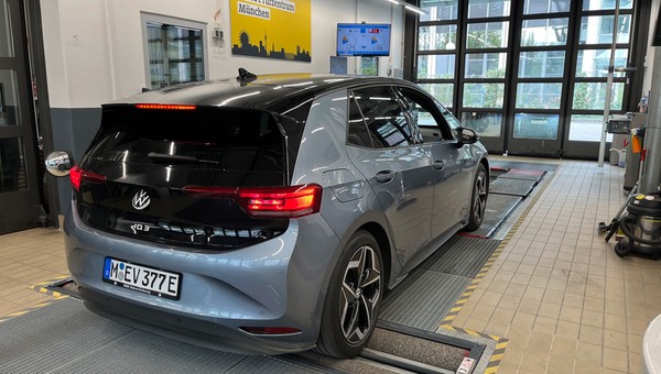 Stosując hamulce bębnowe, tacy producenci jak Volkswagen starają się zlikwidować problem awaryjnych hamulców tarczowych na tylnej osi