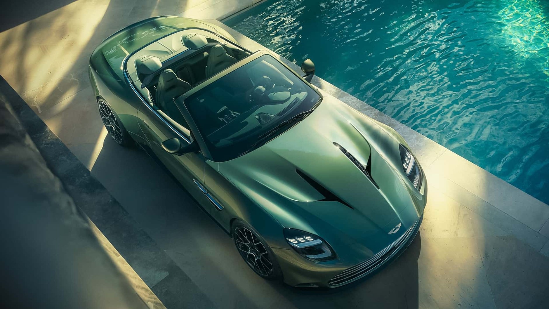 Aston Martin Vanquish Volante 2025
