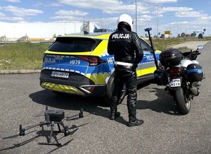 Policjanci zaskoczyli kierowców ciężarówek. Obserwowali autostradę z powietrza