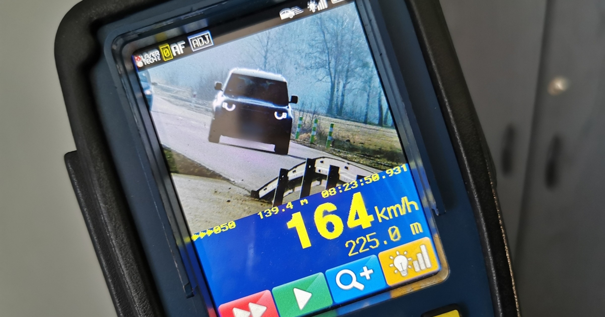 Pierwsi kierowcy już tracą prawo jazdy za przekroczenie prędkości poza terenem zabudowanym