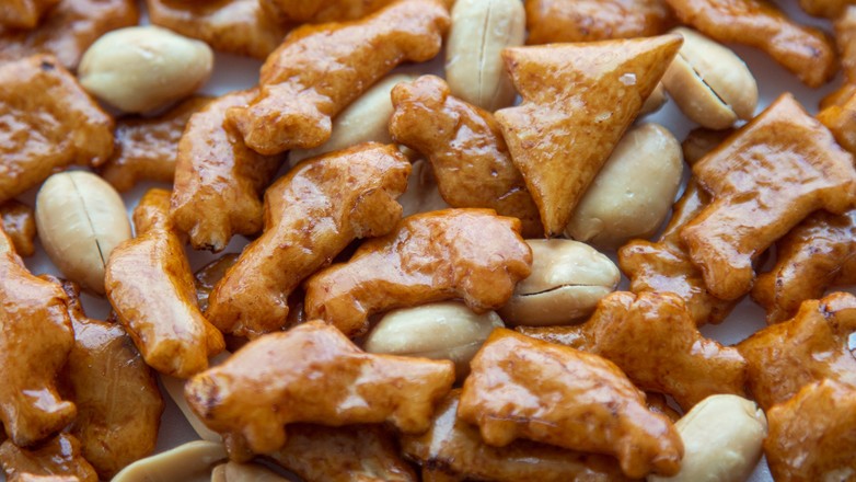 Krakersy w kształcie modeli Nissana