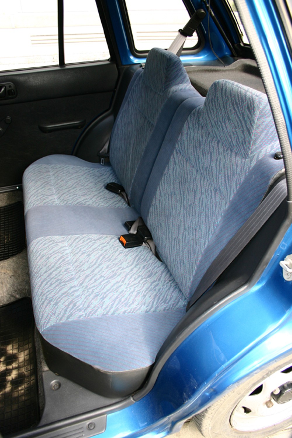 Suzuki Swift 1.0 GL - Trzeszczy, ale jedzie