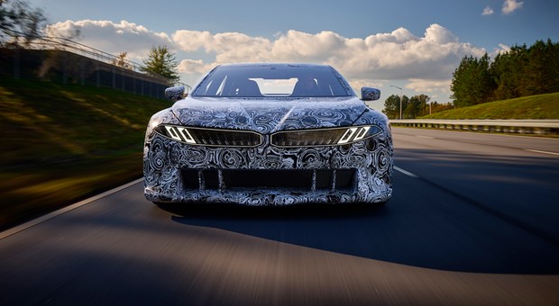BMW testuje tajemniczy prototyp. Ma on czarną skrzynkę, która trafi do nowych modeli