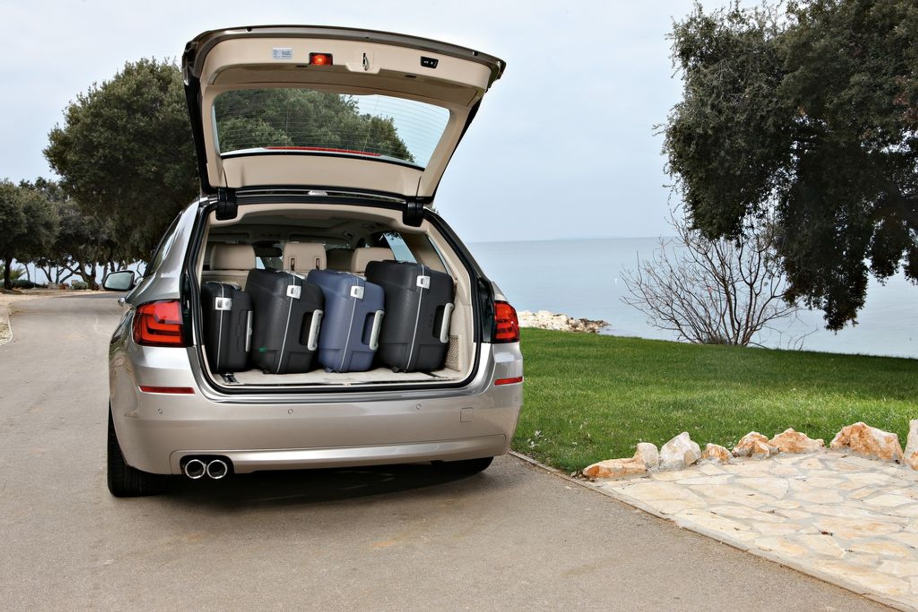 BMW5 Touring rok modelowy 2011 – zdjęcia i dane techniczne