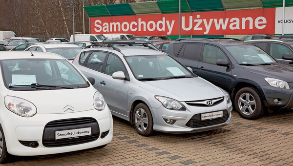 Załamanie na rynku samochodów używanych w Polsce. Jest gorzej niż w 2021 r. [RAPORT]