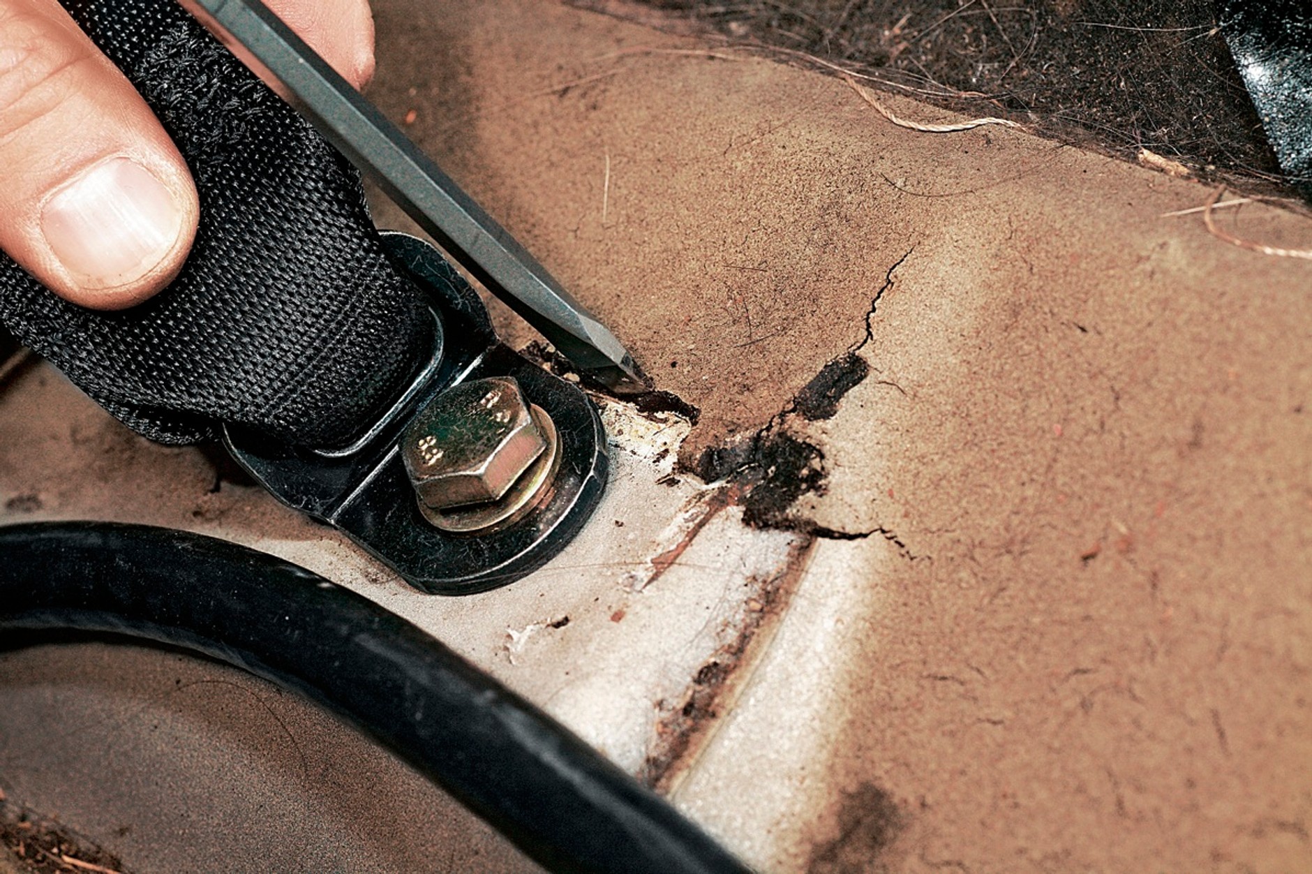 Montaż pasa bezpieczeństwa na tylnych siedzeniach