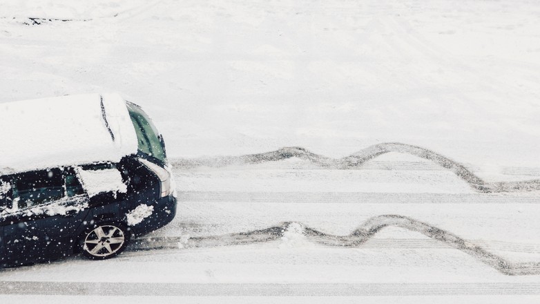 Widoczność i przyczepność to dwie zimowe zmory polskich kierowców