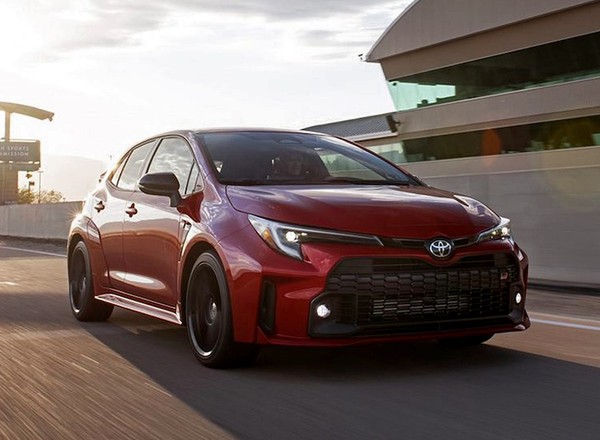 Wiemy, jak jeździ Toyota GR Corolla. Circuit Edition pożera zakręty niczym drapieżca