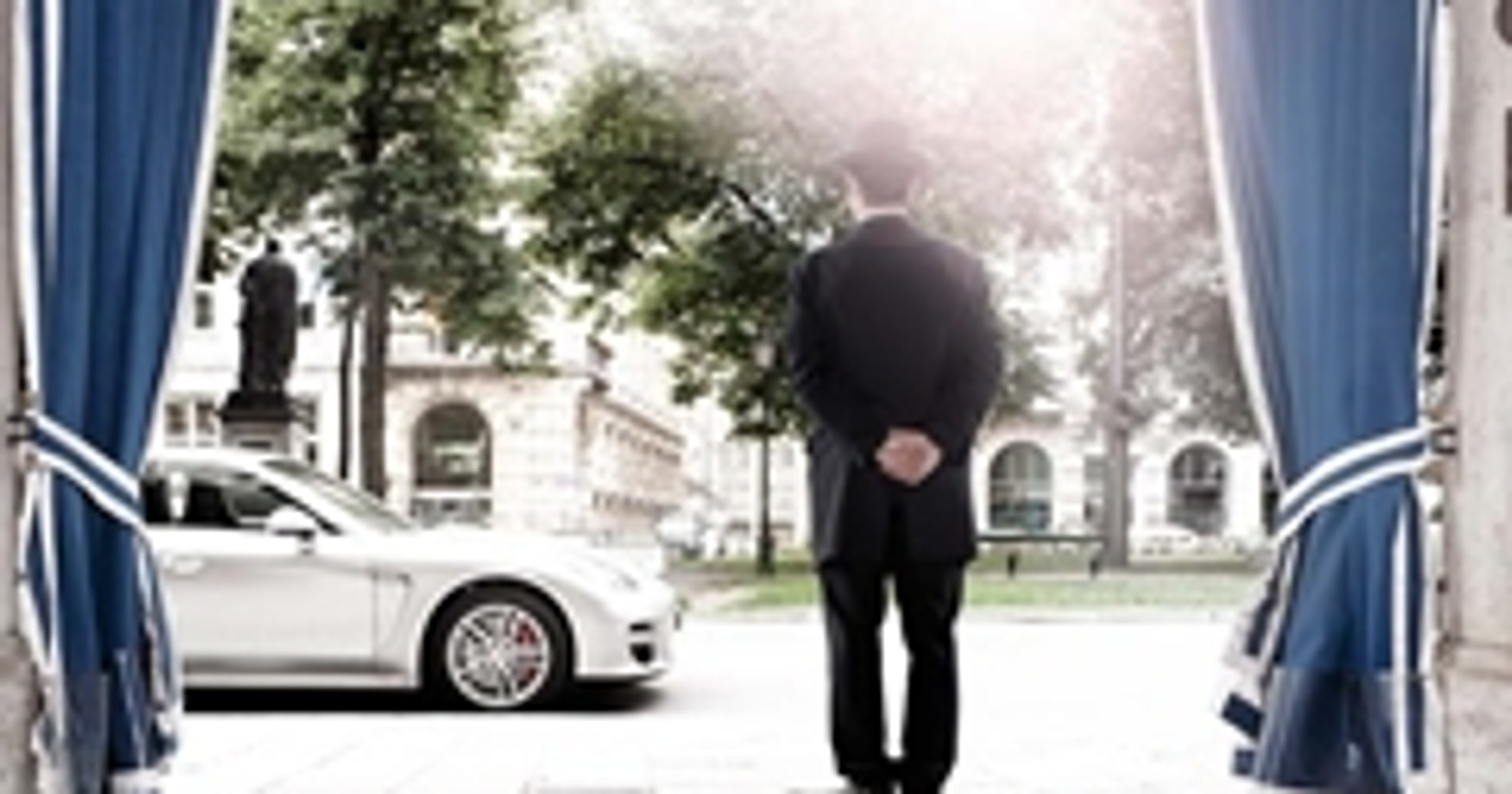 Piękne zdjęcia paskudnego Porsche 