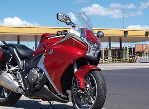 Honda VFR 1200F: królowa autostrad
