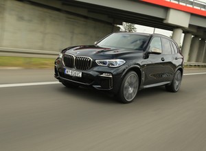 BMW X5 M50i xDrive – szybka forma